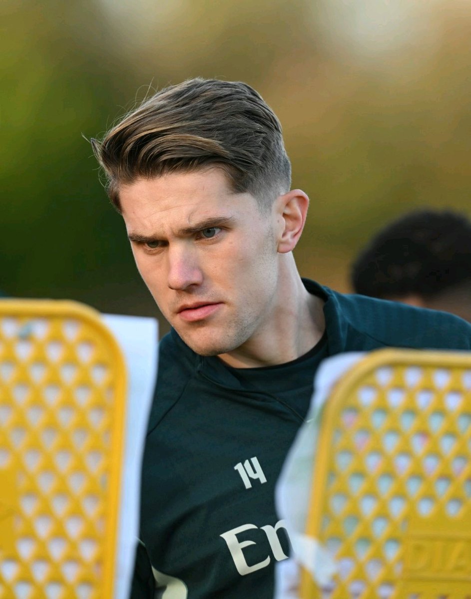 AdultHitlerson's tweet image. Good morning, it&apos;s  another match day.

Here&apos;s a list of what to expect.

A bible passage and a Masterclass from Timber.
Raya clean sheet
Rice masterclass 
Saka goal and assist.
Gyokeres to score 2 goals.
Ebere Eze with a goal.
Arsenal win 5 nil.

This is our Arsenal. #COYG #AFC