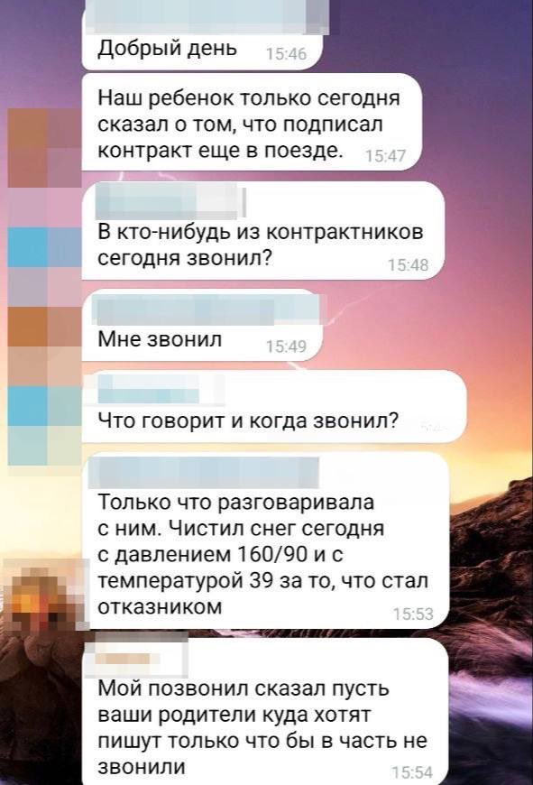 Chel_Future's tweet image. Родители заявляют, что как минимум 20 призывников из Челябинской области по дороге из Копейска в часть №59792 Белогорска подписали «рапорт», который оказался контрактом: семь дней в пути их держали без сна и воды, угрожали отправкой «на границу». 

После прибытия выяснилось, что…