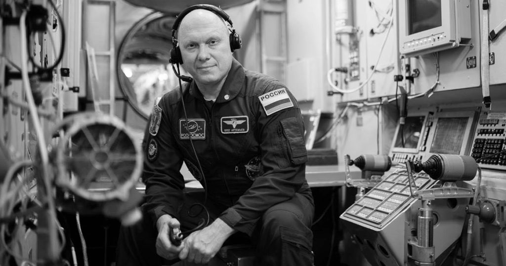 Этот пост прочитает 3 человека, но давайте ещё раз про шпионаж, секретные документы и ITAR.

История про Олега Артемьева уже живёт своей отдельной жизнью во внешнем интернете, и за пару витков превратилась в «космонавт попытался украсть секреты SpaceX». И это, разумеется,