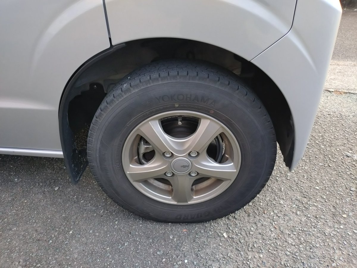 今夜から寒くなるそうなので、冬用タイヤに交換。