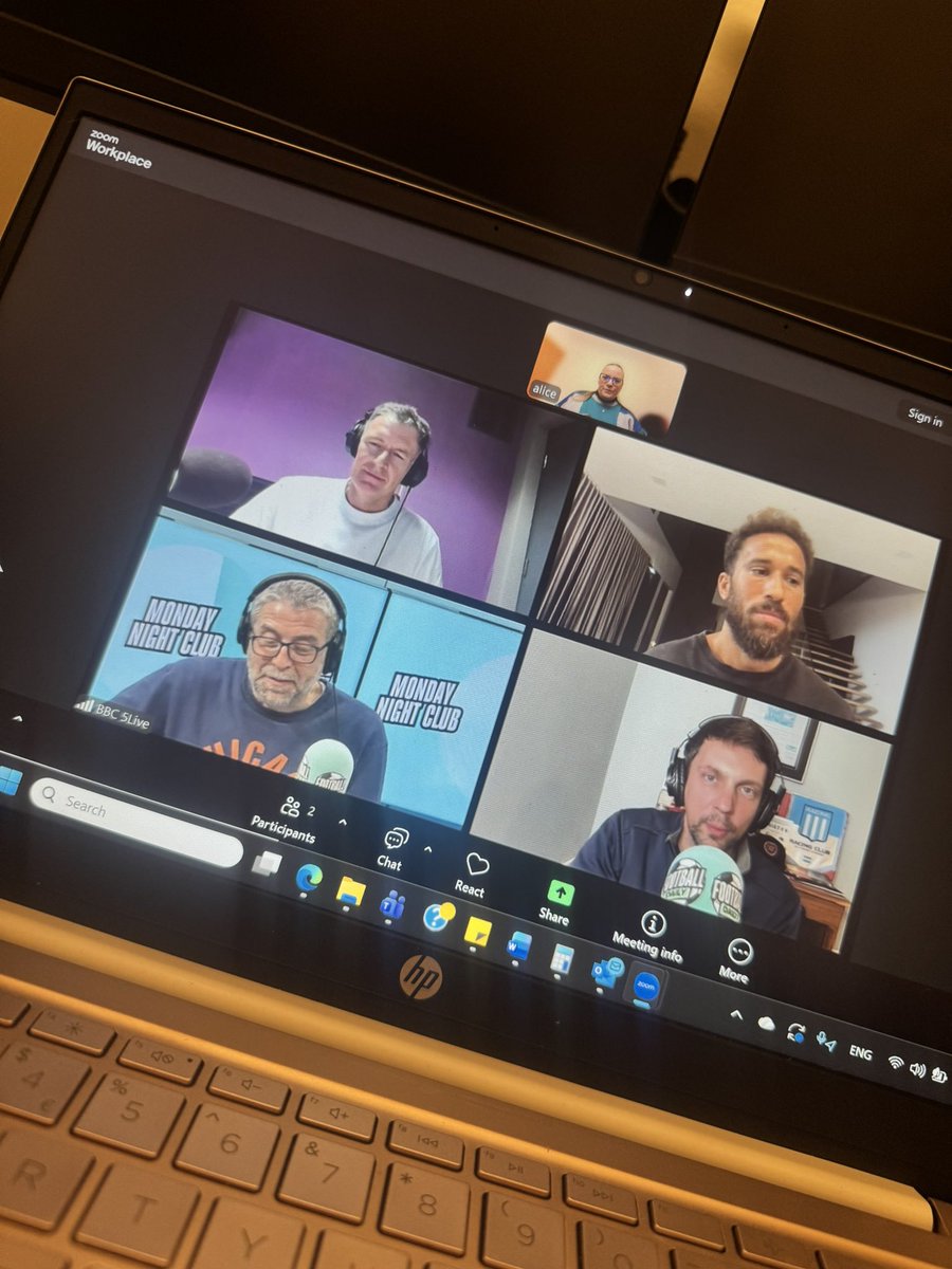 Monday night things 💫

Quite a surreal experience 📻