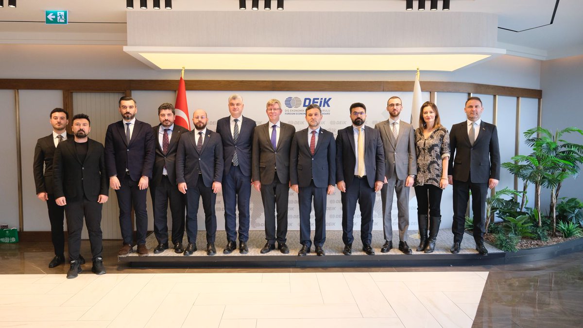 Türkiye-Litvanya İş Konseyimiz, <a href="/serdarkurt78/">Serdar KURT</a> başkanlığında, Litvanya Ankara Büyükelçisi Marius Janukonis'in katılımlarıyla toplantı gerçekleştirdi. 

Toplantıda, 
🔹Yatırım fırsatları,
🔹Karşılıklı iş birliği alanları, 
🔹İş Konseyi'nin gelecek dönem faaliyetleri ele alındı.