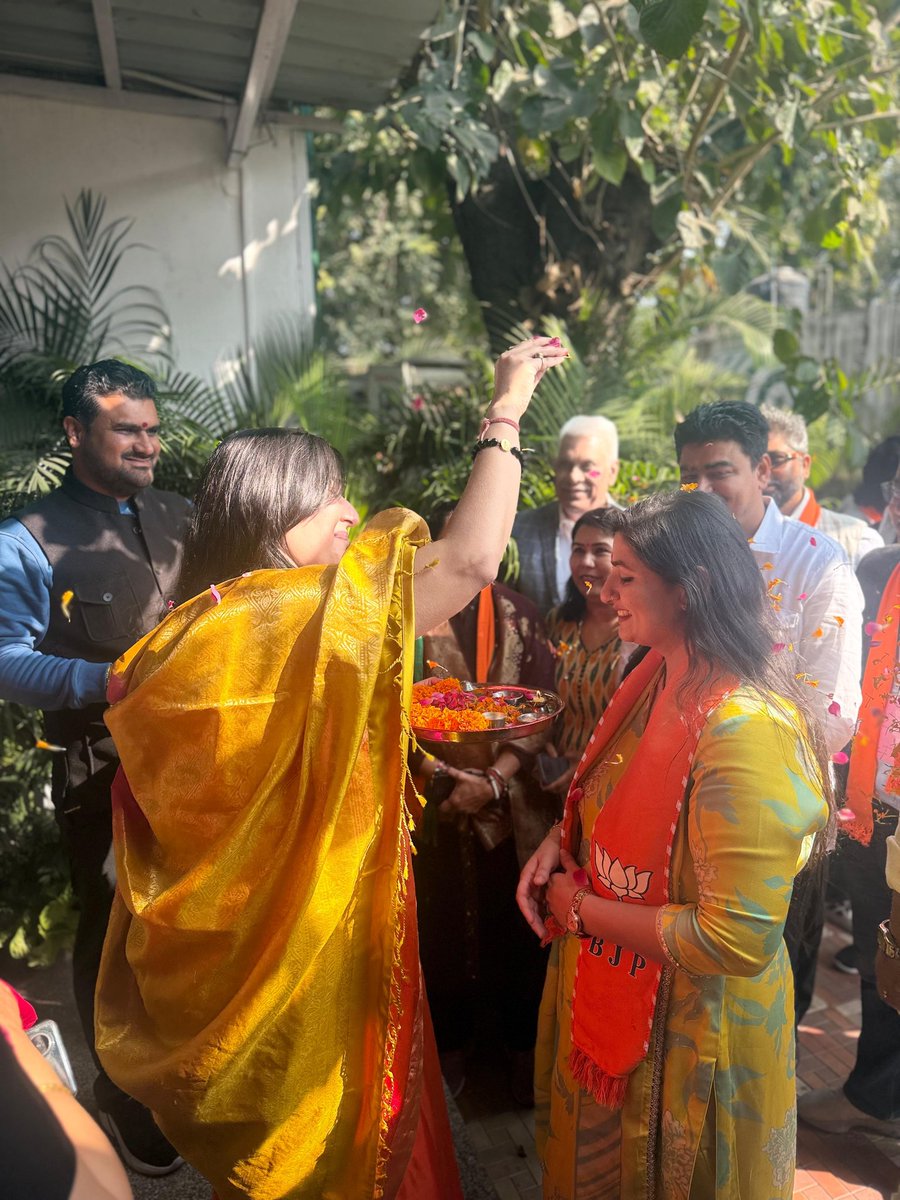 ग्रेटर कैलाश वार्ड में भाजपा प्रत्याशी <a href="/AnjumMandal/">Anjum Mandal</a> जी की 4065 मतों से ऐतिहासिक विजय पर हृदय से बधाई। यह जीत विकास, विश्वास और सुशासन के पक्ष में जनता के स्पष्ट जनादेश का प्रतीक है।

इस निर्णायक जीत के पीछे माननीय प्रधानमंत्री श्री <a href="/narendramodi/">Narendra Modi</a> जी के नेतृत्व में केंद्र सरकार की