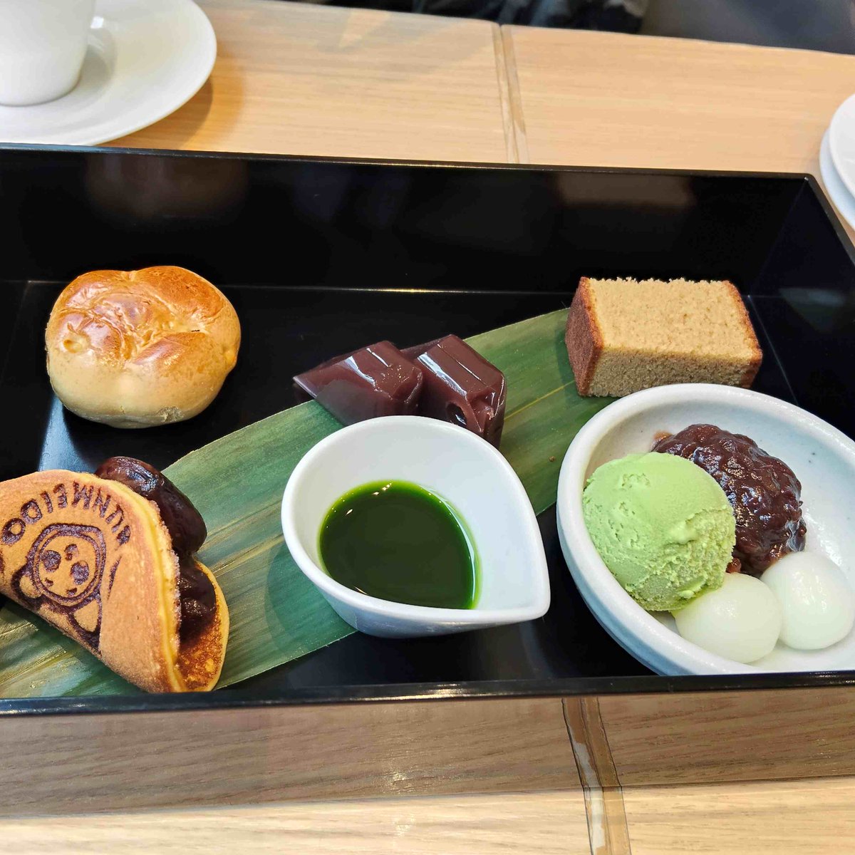 2126tuku's tweet image. ブログ更新「紅葉散歩　#皇居乾通り　一般公開　へ～🍁 」→plaza.rakuten.co.jp/canina98/diary… #r_blog 

美しい皇居の佇まいと紅葉の美しさに心癒され、美味しいスイーツにはお腹を癒されました^^

#文明堂　銀座店奥のステンドグラスの美しさにも驚愕😲