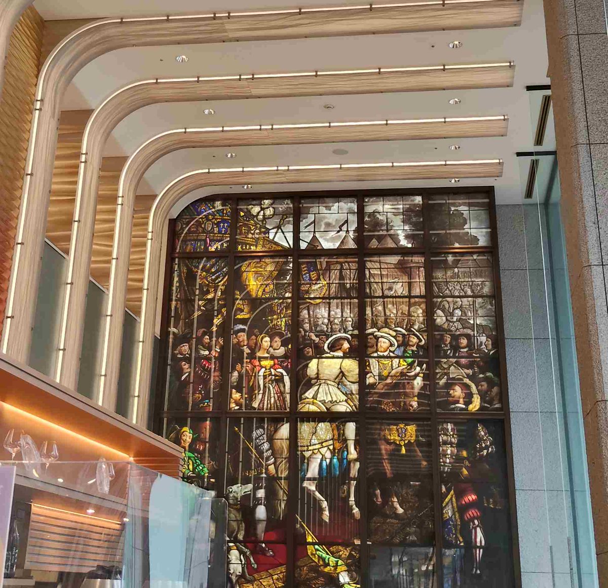 2126tuku's tweet image. ブログ更新「紅葉散歩　#皇居乾通り　一般公開　へ～🍁 」→plaza.rakuten.co.jp/canina98/diary… #r_blog 

美しい皇居の佇まいと紅葉の美しさに心癒され、美味しいスイーツにはお腹を癒されました^^

#文明堂　銀座店奥のステンドグラスの美しさにも驚愕😲