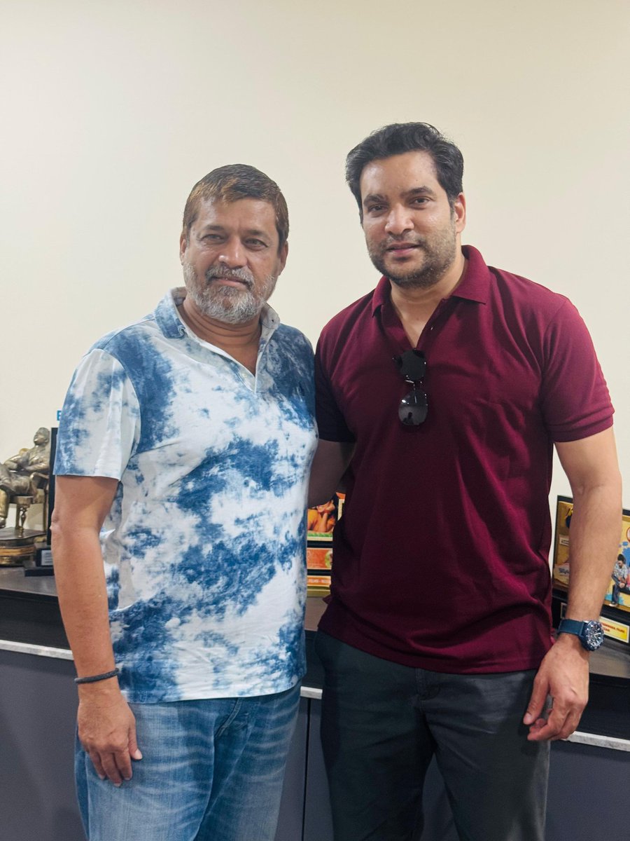 ProSreenuSuresh's tweet image. Venkanna @ChaiGadda54728 gets massive Love and appreciation❤️

Ace Producers #Dilraju, #Shirish and Hero #Ashish congratulated #ChaituJonnalagadda and appreciated for the phenomenal performance in #RajuWedsRambai ❤️‍🔥