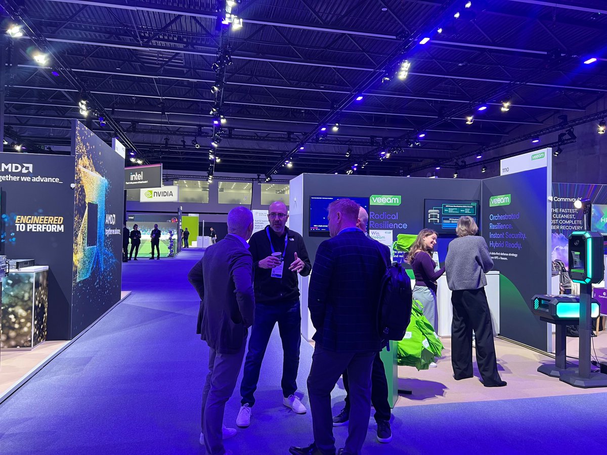 Veeam_EMEA's tweet image. Major news from #HPEDiscover Barcelona: Veeam &amp;amp; HPE extend their partnership to launch next-gen data protection for hybrid cloud resilience!🤝 🏆 
John Jester, Veeam CRO: “Trust, resilience, and availability are the new currency of business.”
Read more: bit.ly/3Y3P2wR
