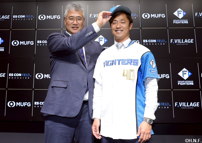 12/3(水) #島本浩也 投手の入団会見をエスコンフィールドで行いました‼️
背番号は「40」に決定✨

✅詳しくはこちら👇
fighters.co.jp/news/detail/20…

#lovefighters