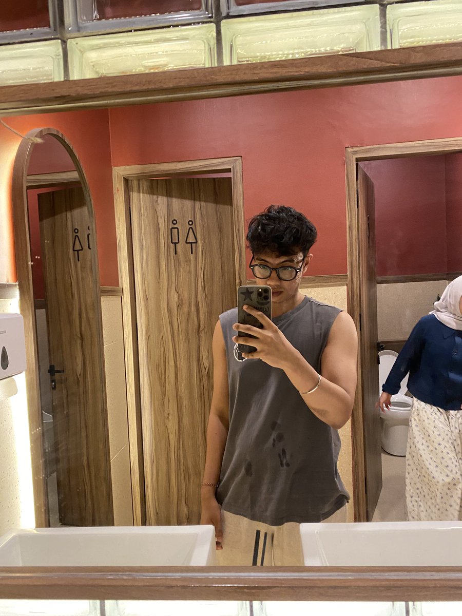 ujanmalem's tweet image. mirrorholic