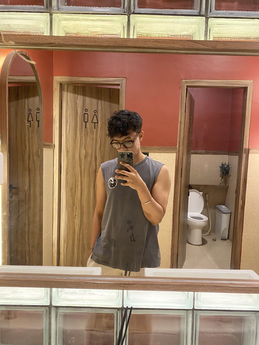 ujanmalem's tweet image. mirrorholic