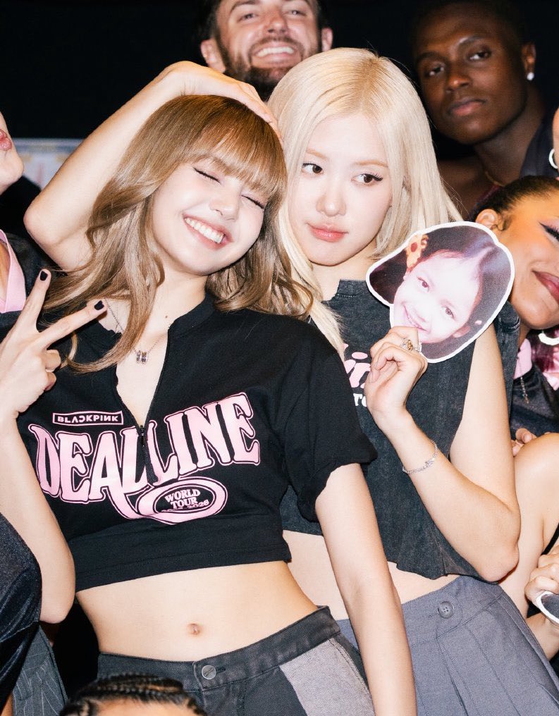 roseannepics's tweet image. 