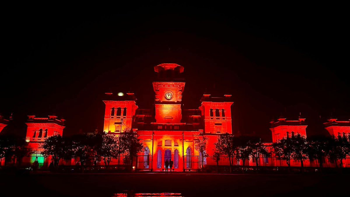 ItsUsmanAfridi's tweet image. Islamia College #Peshawar glowed bright orange tonight in solidarity with the global #16Days campaign, symbolizing a united stand to end violence against women and girls. 🧡
 #EndViolenceAgainstWomen #UNWomen