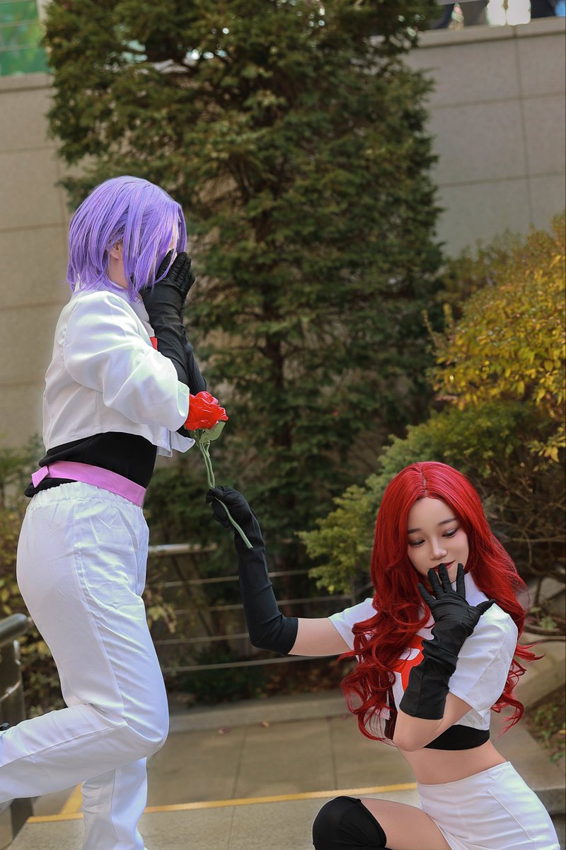 2025.11.29 대구코믹월드

포켓몬스터-로켓단 로사&amp;로이

💐💍

로이-단 ( <a href="/ddddd357/">단 ◟(ᵔ ̮ ᵔ)͜💐 / 서코 토</a> ) 
로사-영수 ( <a href="/yeongsu_1125/">영수/트친소(대코 토)</a> ) 

📸photo by. 오룡님( <a href="/osy2002f/">🦋오승용🍎 ⛅️</a> )

#cosplay #コスプレ #포켓몬스터 
#로켓단 #ロケット団 #ポケットモンスター #TeamRocket #Pokémon