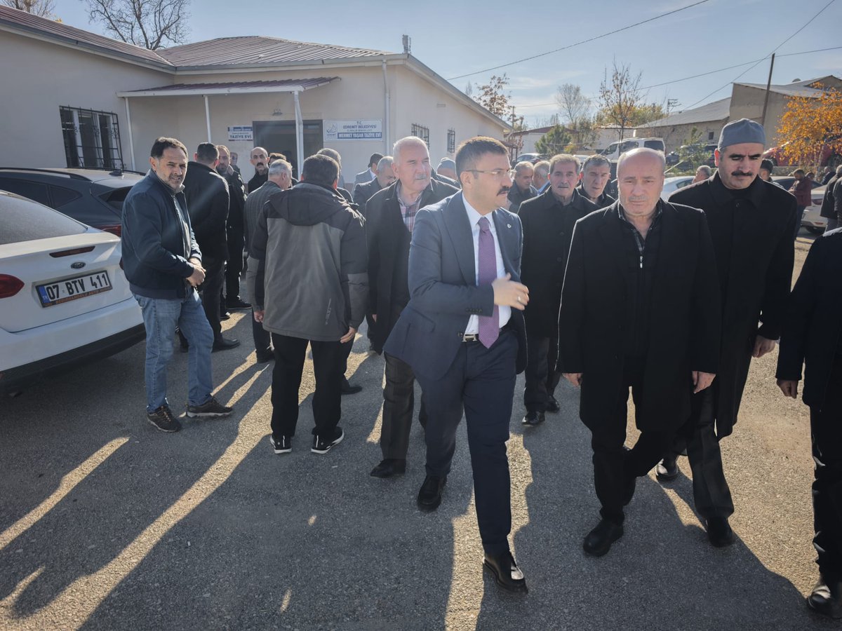Sılehi Aşireti Liderimiz Sn.Mehmet Alayı ATLI ve  Beraberindeki akrabalarımız Van-Edremit, Elmalık köyünde GÜNDOĞDU ailesine taziye ziyaretinde bulundular
Allah rahmet eylesin🇹🇷🇹🇷🇹🇷🇹🇷
<a href="/DilceTaner/">Taner DİLCE</a> 
<a href="/MehmetSalihAtli/">Mehmet Salih Atlı</a>
