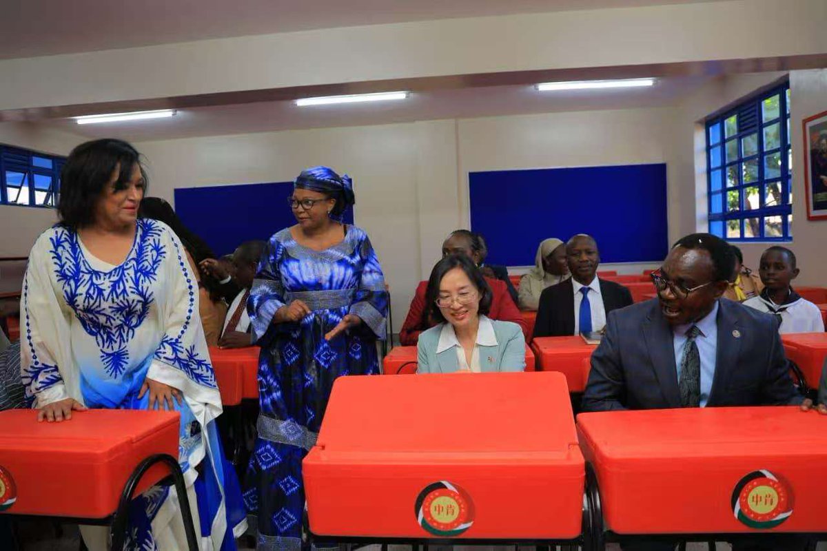 AmbGuoHaiyan's tweet photo. Excited to join @HonJuliusMigos and @EstherPassaris at the inauguration of the new building at Bidii Primary School. We visited the beautiful new classrooms including the CHINA CLASS which is constructed with the support from our embassy. I'm so glad to see the children love their new classrooms.

China has long supported Kenya’s educating efforts, and together we will empower more Kenyan students for a brighter future.