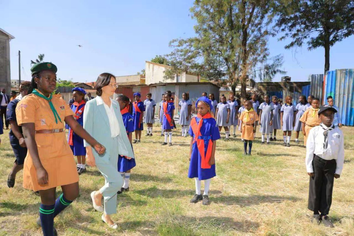 AmbGuoHaiyan's tweet photo. Excited to join @HonJuliusMigos and @EstherPassaris at the inauguration of the new building at Bidii Primary School. We visited the beautiful new classrooms including the CHINA CLASS which is constructed with the support from our embassy. I'm so glad to see the children love their new classrooms.

China has long supported Kenya’s educating efforts, and together we will empower more Kenyan students for a brighter future.