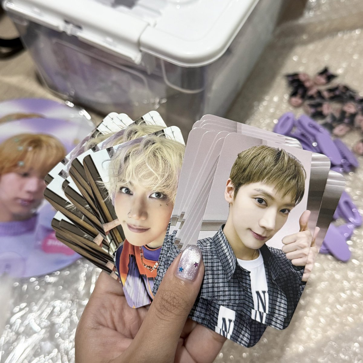 fwr29_'s tweet image. พนจาเอาการ์ดไปแจกให้คนที่สตรีม😻💜