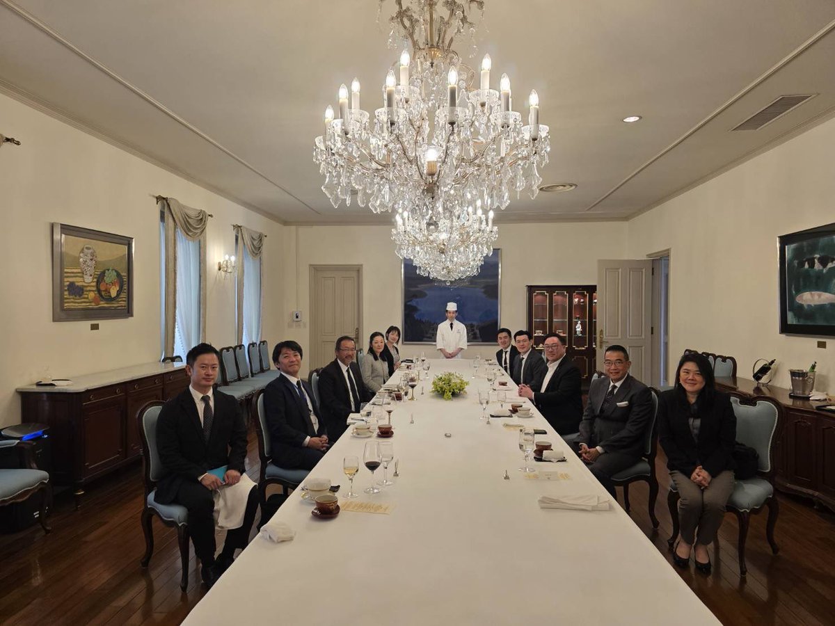 “เพื่อไทยพร้อมเลือกตั้ง — ประเทศไทยต้องเดินหน้า!”

     ผม และนายจุลพันธ์ อมรวิวัฒน์ หัวหน้าพรรคเพื่อไทย พร้อมคณะกรรมการบริหารพรรคฯ ร่วมรับประทานอาหารกลางวันกับ นายมาซาโตะ โอตากะ  เอกอัครราชทูตญี่ปุ่นประจำประเทศไทย  พร้อมแลกเปลี่ยนมุมมองทางการเมืองและความร่วมมือระหว่างไทย–ญี่ปุ่น