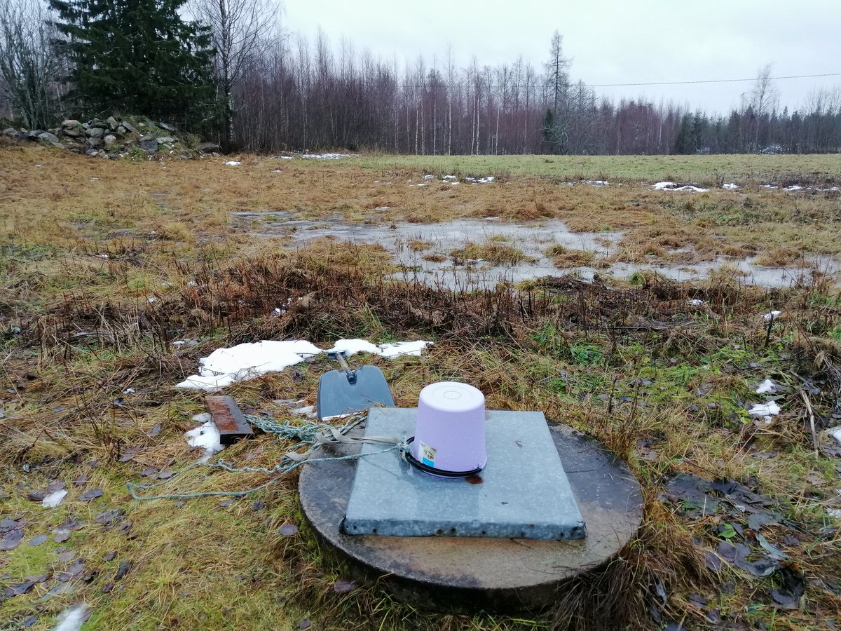 ylapihantila's tweet photo. Päivän #huumorpläjäys. Mistä tietää että kaivossa on vettä? No siitä että vettä on kaivon ulkopuolellakin! 😂😂😂🤣🤣🤣
#kaivo #tulva #maaseutu #maatilanelamaa #pohjoiskarjala #itäsuomi https://t.co/wBMwgtS2wx