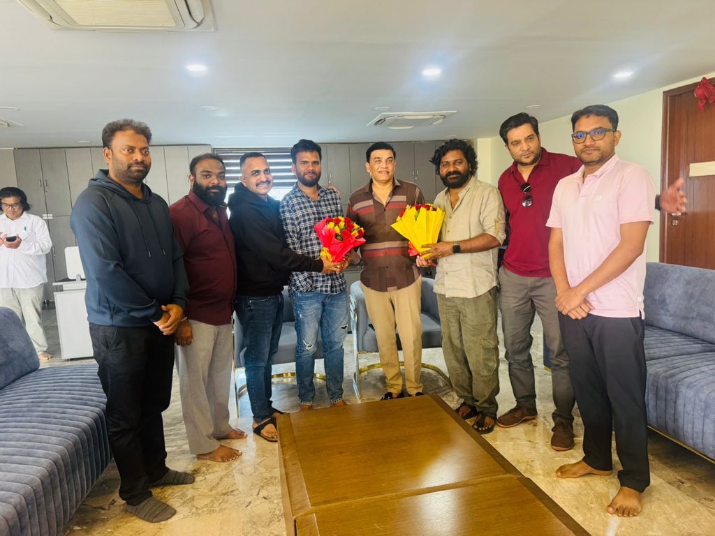 venuudugulafilm's tweet image. Ace Producer #Dilraju appreciates the entire team of Rural Cult Blockbuster ❤

Team #RajuWedsRambai expresses gratitude for the recognition and support 🤩

@etvwin @rahulmopidev @Monsoontal2444 @TheBunnyVas @connect2vamsi @akhilrajuddemari #Tejaswi @ChaiGadda54728…