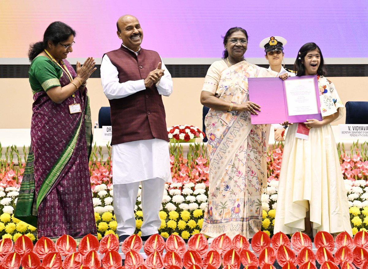 rashtrapatibhvn's tweet image. President Droupadi Murmu presented the National Awards for the Empowerment of Persons with Disabilities for the year 2025 in New Delhi on the occasion of the International Day of Persons with Disabilities. The President highlighted the need for going further ahead on rights-based…