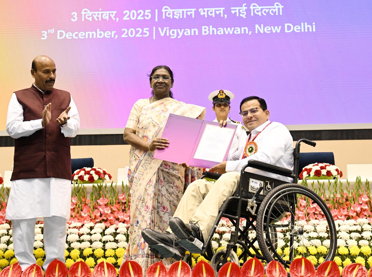 rashtrapatibhvn's tweet image. President Droupadi Murmu presented the National Awards for the Empowerment of Persons with Disabilities for the year 2025 in New Delhi on the occasion of the International Day of Persons with Disabilities. The President highlighted the need for going further ahead on rights-based…
