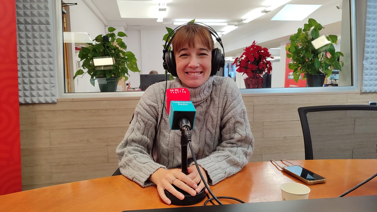 ☀️ Bon dimecres! 

🏆 Avui comencem La Veu de #Tarragona parlant amb la Laia Díaz (<a href="/LadyKirschen/">Laia Díaz</a>) sobre la seva sèrie 'De ruta per Santa Tecla'. 

🧐 El seu treball, una coproducció amb Tarragona Ràdio, s'ha endut un dels premis Mañé i Flaquer.