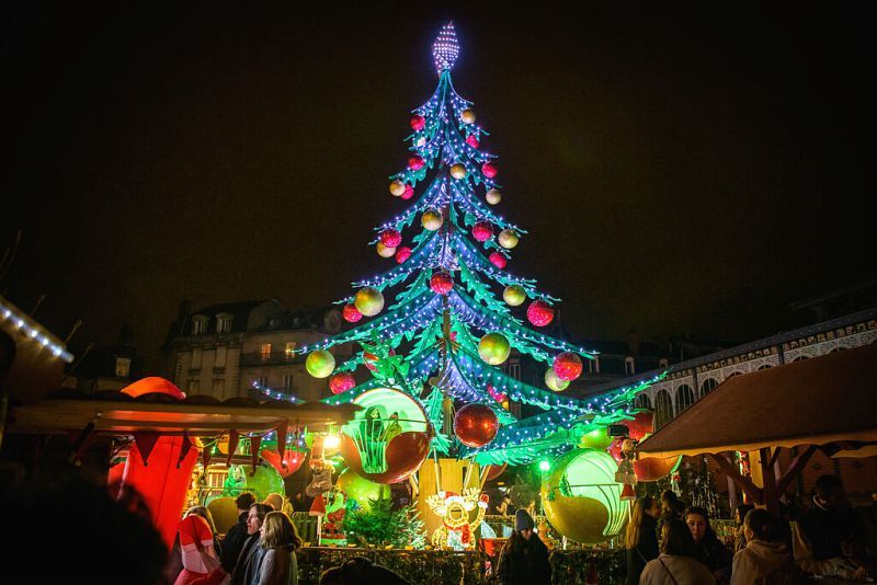 🎄✨ Le Manège Sapin est de retour place de la Motte !
📅 Du 28 novembre 2025 au 3 janvier 2026
🕒 Horaires :
Du dimanche au jeudi : 11h – 20h
Les vendredis et samedis : jusqu’à 21h30
Mercredi 24 décembre : 15h – 20h
Jeudi 25 décembre &amp; jeudi 1er janvier : 15h – 20h
👉 Retrouvez