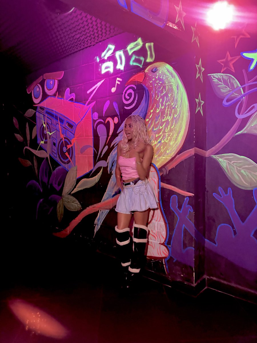 Therealljainy's tweet image. Just a Barbie 🧚‍♀️🌺💕🌷💞🩷💖🌸 in her world 🌎 , streaming her new single titled UNKOWN,
Out on all platforms 🙌🙏🔥🔥
#fyp #therealjainy #unknown #goviral