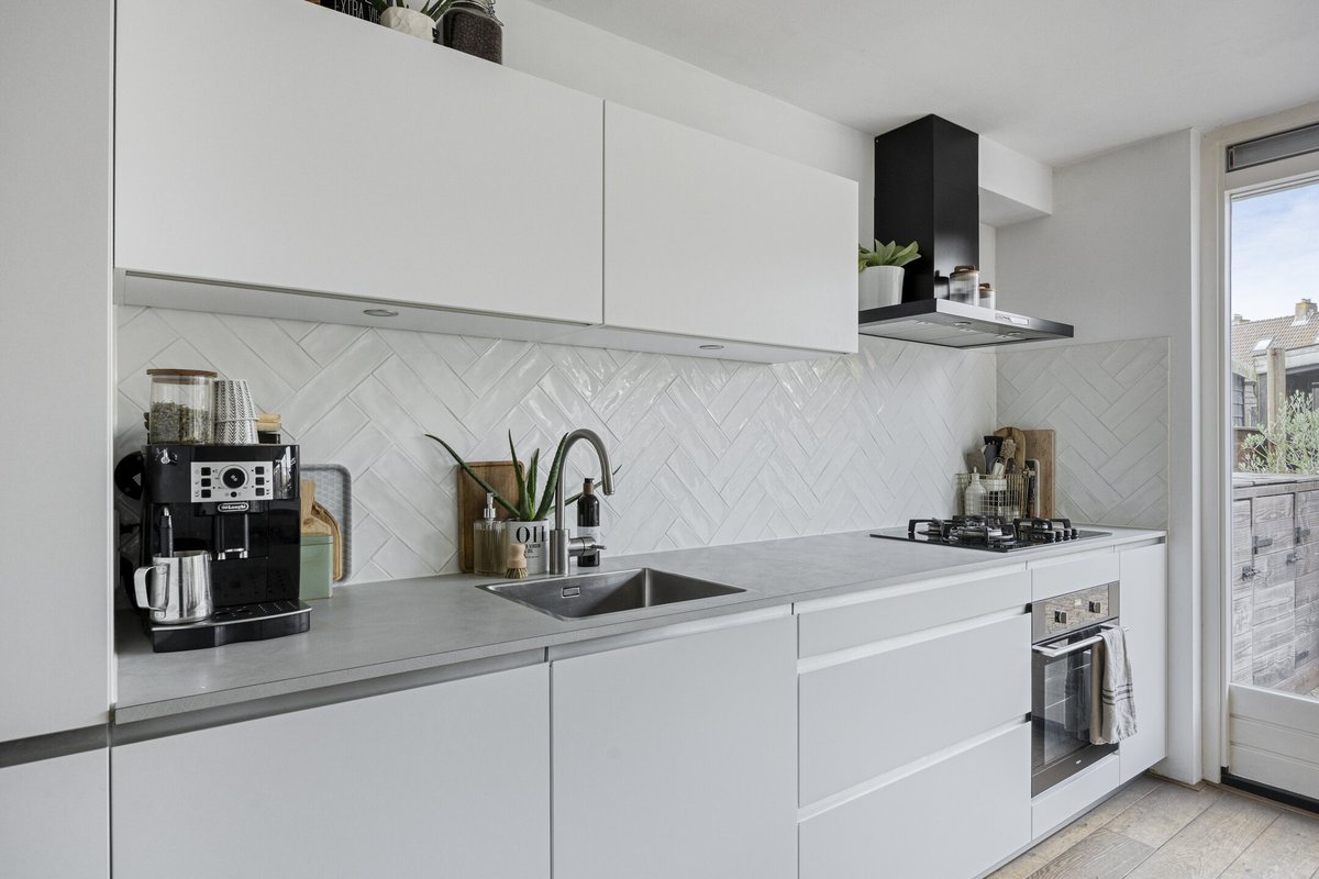 MakelaarDeGroot's tweet photo. Nieuw in de verkoop: Klompenmaker 19 in Oud-Beijerland. Goed onderhouden rustig en gunstig gelegen tussenwoning met 4 slaapkamers. Neem contact op voor het plannen van een bezichtiging. https://t.co/tnVLe0ESJE https://t.co/QvLUCj4YO6