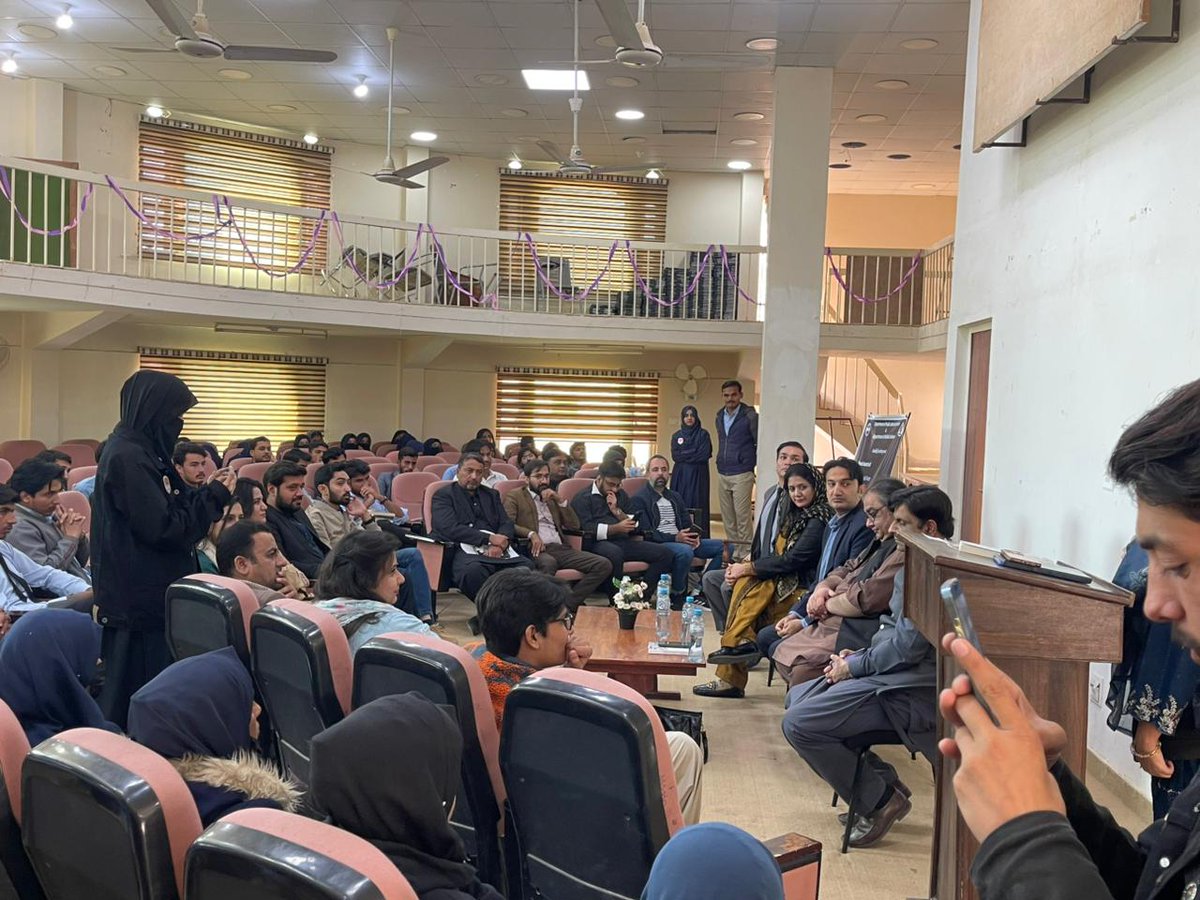 I delivered a lecture on my book Fixing the Executive Branch of Government in Pakistan at Islamia University, Bahawalpur.
The participants, especially the students, showed great interest in administrative federalism, civil service reforms, and governance reforms.