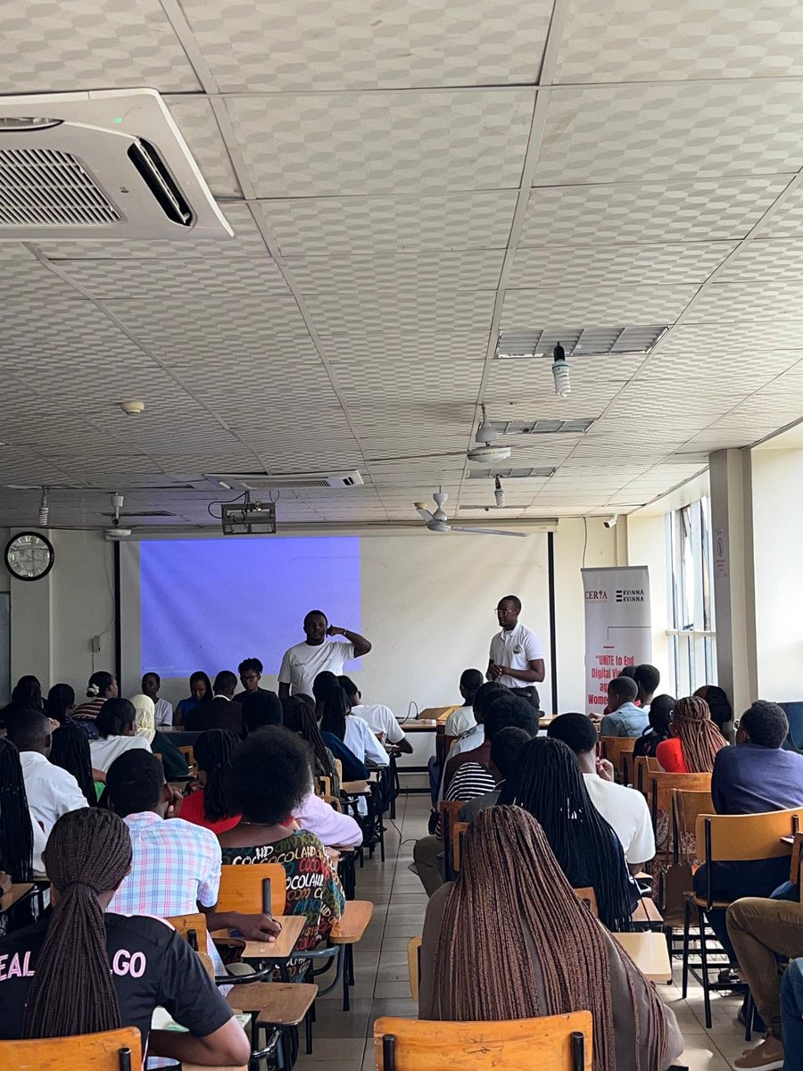 _CJA__'s tweet photo. Today, in partnership with @KvinnaKvinnaINT, at @UnivOfKigali in @Gasabo_District, we continued the #16DaysOfActivism awareness campaign, giving students first-hand insights on GBV, its forms, especially digital violence, and the steps they can take when they encounter it. https://t.co/cgkliBZFk3