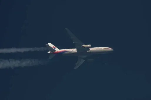 CerfiaFR's tweet image. 🇲🇾🇬🇧✈️ FLASH | Les RECHERCHES pour retrouver le vol MH370 vont REPRENDRE fin décembre. L’épave de l’avion, disparu il y a onze ans, n’a jamais été retrouvée.

La société britannique d’exploration maritime Ocean Infinity mènera les recherches « dans une zone ciblée jugée comme…