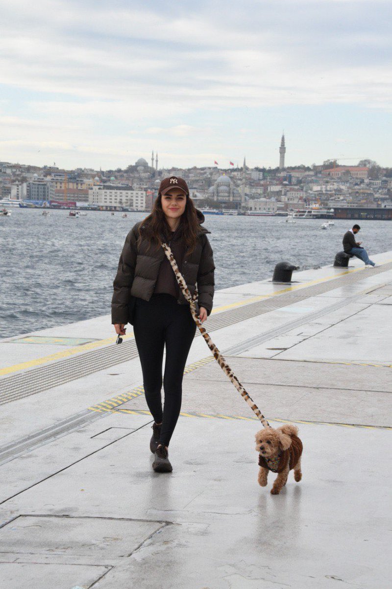 Yağmur Tanrısevsin Alf’ine kavuştu  #yağmurtanrısevsin  
snobmagazin.com/yagmur-tanrise…