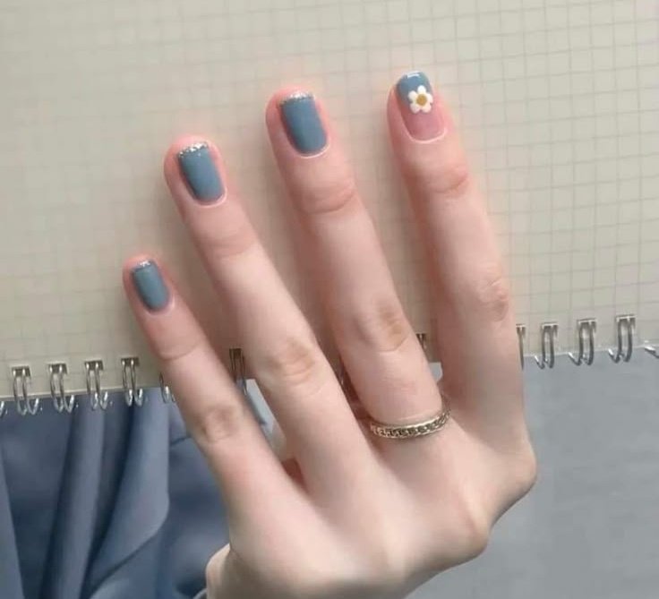 dulcetraindrops's tweet photo. ㅤ
https://t.co/ZH15SVlpYZ 3rd December; A good day to be blue, I suppose, both figuratively and literally, but it's never a bad idea to make the most out of it, right? A snack, some flowers and a little nail painting does just that! 🎐
ㅤ https://t.co/ke5CExescm