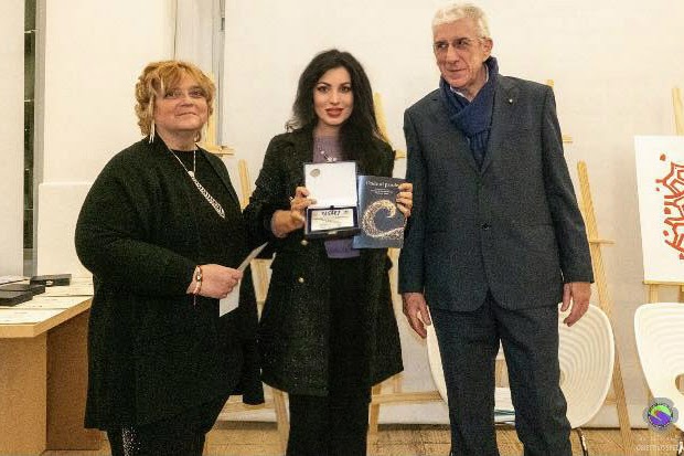 Alcuni momenti delle mie storie premiate 🏆✨ Ogni racconto è un piccolo frammento di vita, e vederlo riconosciuto è un’emozione unica! 
#Polifonia #racconti #premi #narrativa