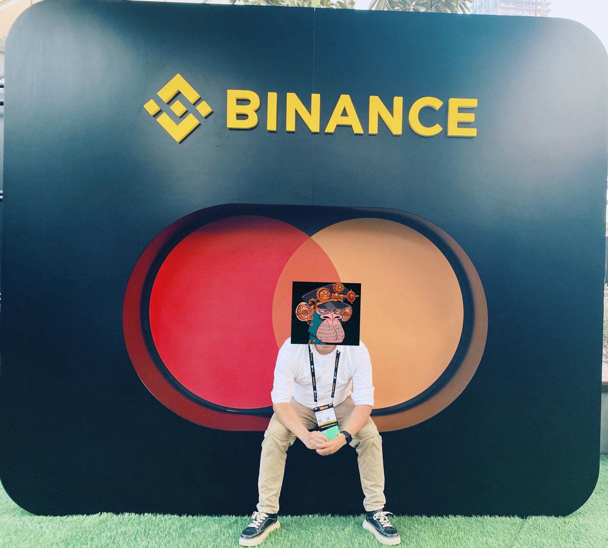 Drinking Coke at the Coca‑Cola Arena — tastes like crypto. Btw, <a href="/CryptoMiners_Co/">Crypto Miners</a> thanks for taking photos.
 #BinanceBlockchainWeek