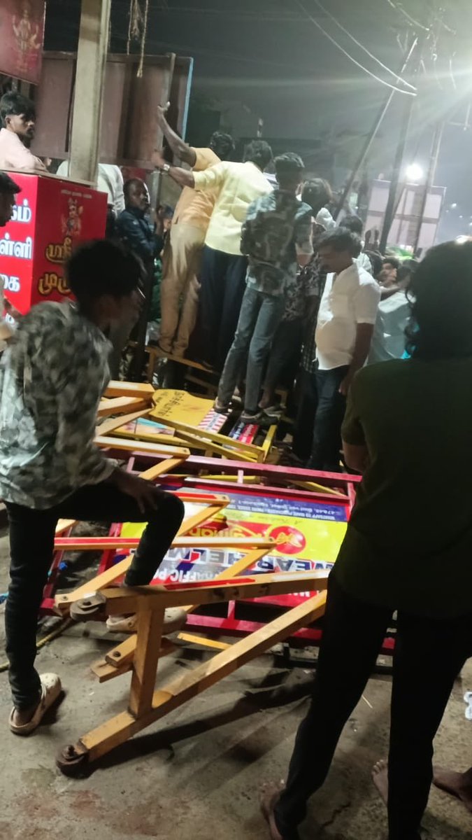 RKRadhakrishn's tweet image. Barricades destroyed by the goons claiming to be protecting Hindus in Tiruparangundram. This bunch of terrorists are trying desperately to create a communal riot so that one political party can get a few votes over dead Hindus.