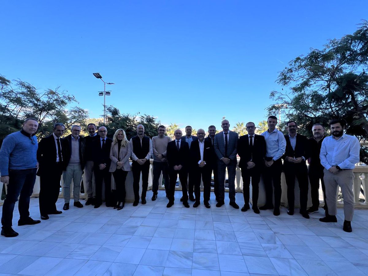 El Puerto de Málaga, Noatum y demás operadores logísticos en el ámbito marítimo y terrestre, nos hemos reunido con el equipo de Dirección de Renault Marruecos para llevar a cabo un Gemba Walk. 

#puertodemalaga #malagaport #noatum #renault #gembawalk #logistica