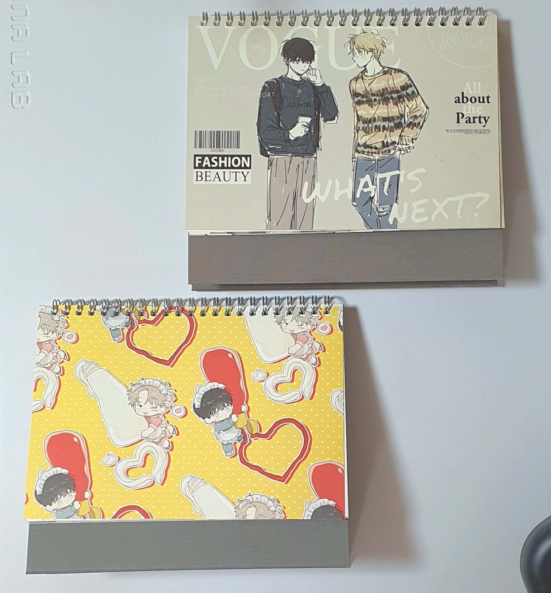 안녕 2025년 달력(위)
어서와 2026 달력(아래)