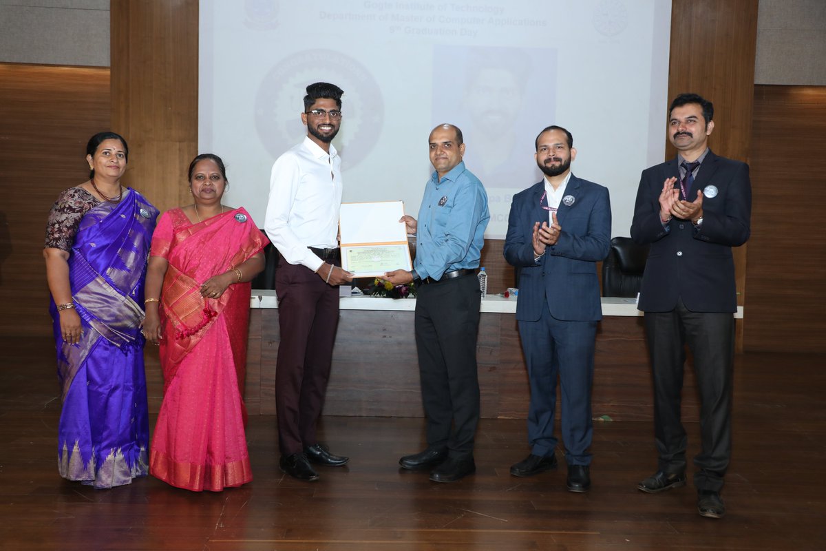 klsgitbelagavi's tweet image. 🎓 Dept. of MCA, KLS GIT, Belagavi celebrated Graduation Day &amp;amp; Toppers’ Felicitation 2025 on Nov 27. Chief Guest Mr. Anand Gangoor from @TTECDigital inspired graduates as degrees &amp;amp; awards were conferred. #KLSGIT #MCAGraduation #FutureReady #ProudMoment