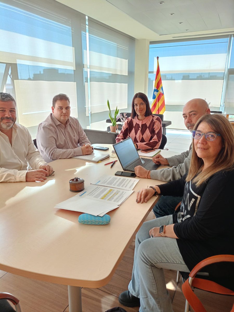 📚🤝Avui ens reunim amb @ajbadalona per parlar de les condicions laborals de les treballadores de les escoles bressol
És essencial garantir drets i millores per a totes les professionals que acompanyen i eduquen els infants més petits
Reconèixer la seva tasca és invertir en futur