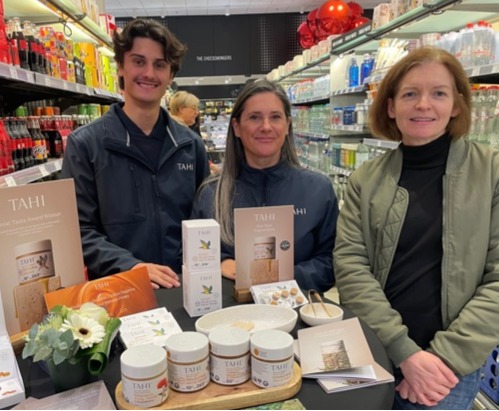 Ambassador Troup was delighted to meet New Zealand 🇳🇿 honey makers Tahi last weekend &amp; sample their biodiversity-positive, native Pōhutukawa-flower honey🍯 

More at tahi.com