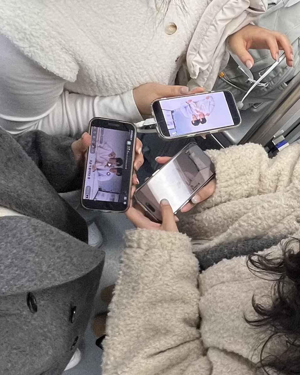 2ee1wife's tweet photo. 집 가던 우리 앞에 나타난 것 = 셀리맥스 비하인드
ㅋㅋㅋㅋㅋㅋㅋㅋㅋㅋㅋㅋ 진짜 웃음을 참을 수가 X https://t.co/tBqb2j3Rik
