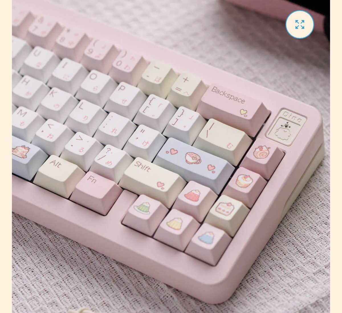 ingreenmagic's tweet image. 구매 고민 중인 키캡이에요
오른쪽에 끼우면 케이크 컨셉이랑 너무너무 잘 어울리고 귀여울 것 같은디
단점: 해외직구만 가능 + 7만 원 이상

지금 끼운 키캡은 인디 핑크라 살짝쿵 미스인 느낌