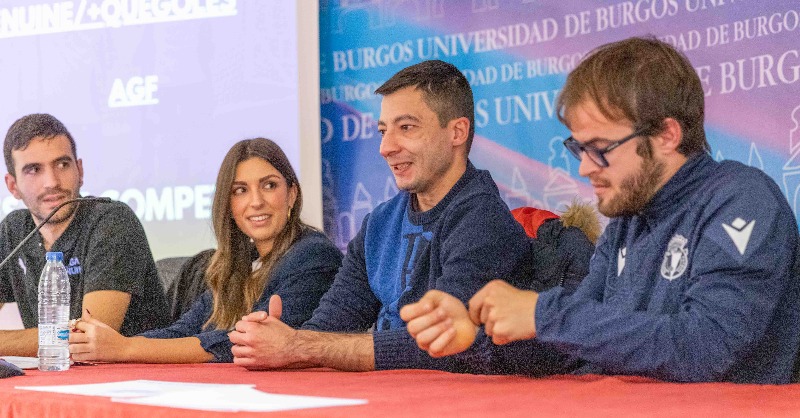 Burgos_CF's tweet photo. El Burgos CF muestra su respeto y compromiso con las personas con discapacidad 🗣️

La Fundación BCF está realizando diferentes actos por centros educativos de la ciudad junto con el #BCFGenuine 🎓

ℹ️ Más info 👇🏻

#BurgosCF