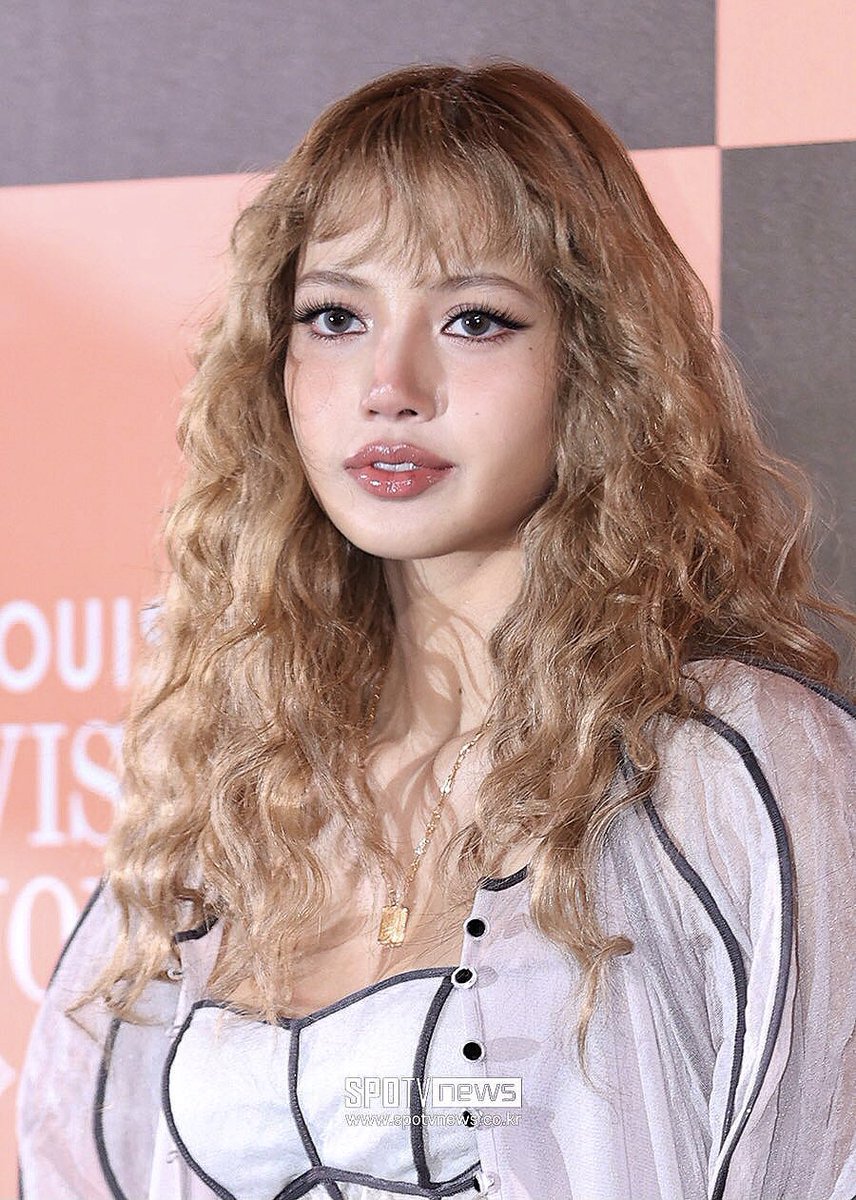 burnbooksfav's tweet image. when i say “doll face”, this is what i mean