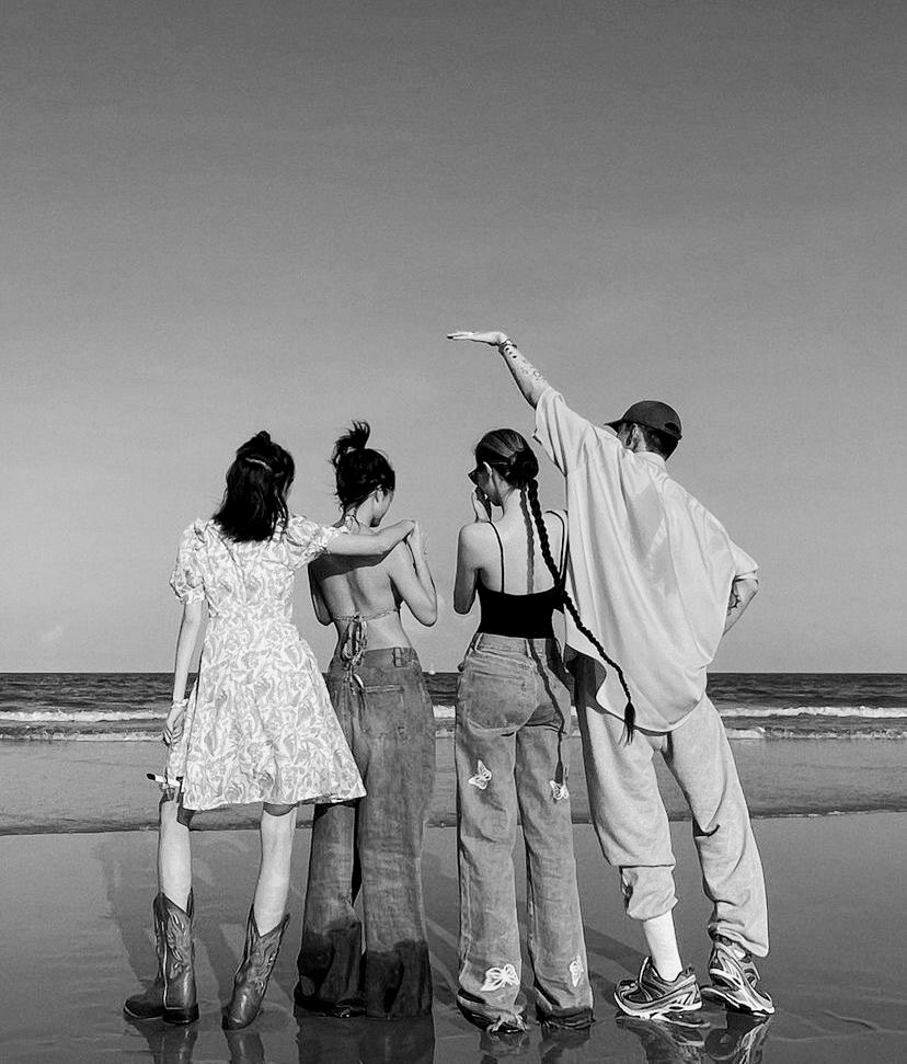 ️️ 
️️ 

Just Revaldo with his three princesses.

️️ 
️️