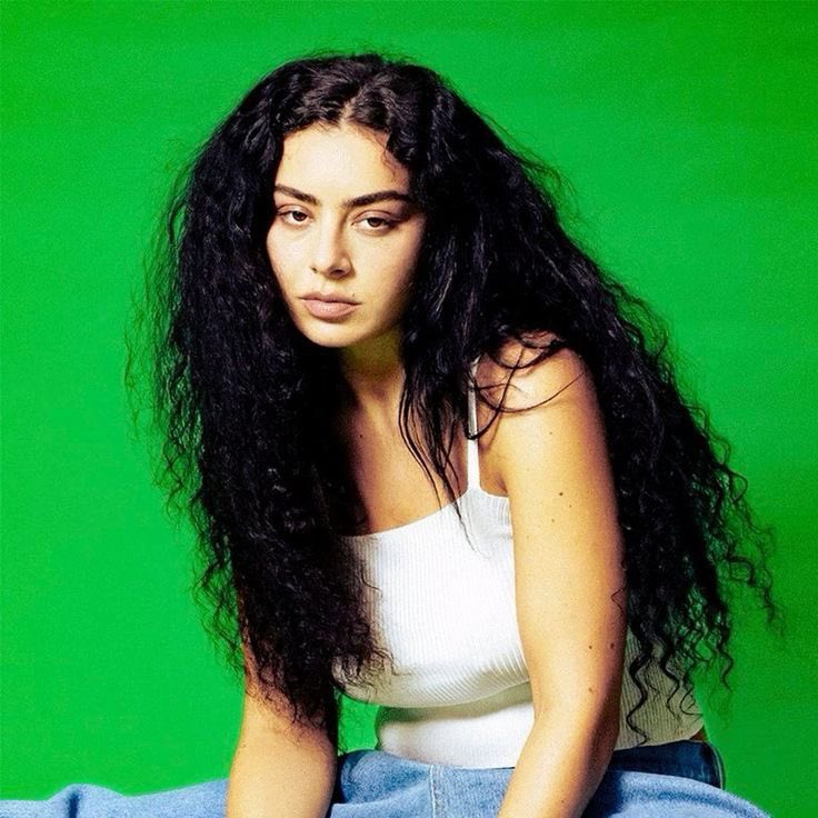updatecharts's tweet photo. Fã brasileiro de Charli xcx está presente no Top 35 de ouvintes anuais da cantora. 

Ele ouviu 56.262 vezes a artista no Spotify. https://t.co/Kcpd51L3Pt