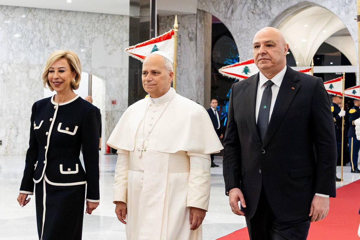 كلّ التقدير للسيدة الأولى نعمت عون التي قدّمت وطننا لبنان بأبهى صورة أمام العالم، فها نحن نرى اليوم دهشة الجميع بحفاوة استقبالنا للبابا.

كلّ التحية لكل من تعب وأسهم في هذا الاستقبال.

لحظات كهذه تذكّرنا بقدرة هذا البلد على التألّق عندما تكون هناك إرادة.

#البابا_لاوون